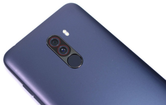 Xiaomi-Pocophone-F1Cau-hinh-khung-gia-tu-11-trieu-len-ke-tai-Chau-Au-Xtmobile-2