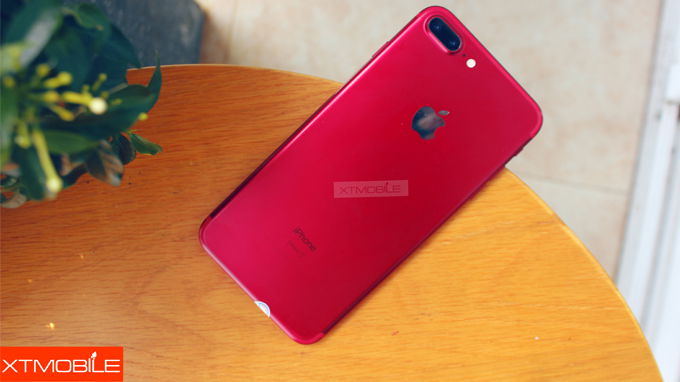 iPhone cũ phiên bản đỏ độc đáo
