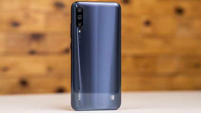 thiết kế Xiaomi Mi A3 năng động, trẻ trung với mặt lưng bóng bẩy