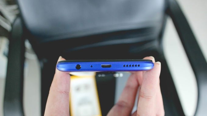 Điện thoại giá rẻ này vẫn giữ lại jack cắm tai nghe 3.5 mm