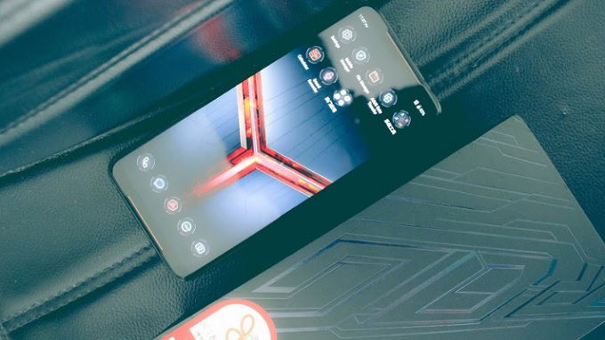 Màn hình ROG Phone 2 có tốc độ làm mới 120Hz cực cao