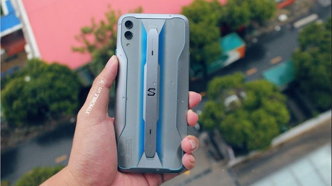 Thiết kế Black Shark 2 Pro cầm nắm dễ chịu hơn