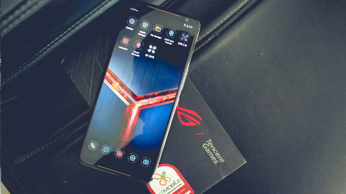 Màn hình ROG Phone 2 cho chất lượng hiển thị tuyệt vời