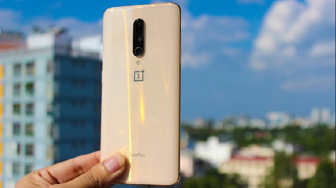 OnePlus 7 Pro màu vàng cực độc đáo