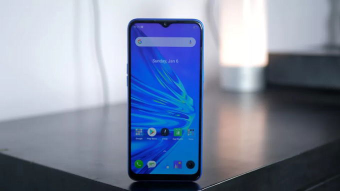  Màn hình giọt nước của Realme 5 cũng rất thời thượng