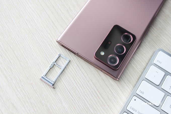 Khay sim kép và cụm camera