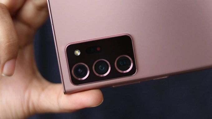 Cụm camera tạo ra các vòng tròn đồng tâm bắt mắt