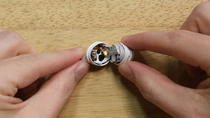 Galaxy Buds có thể dễ dàng thay được pin
