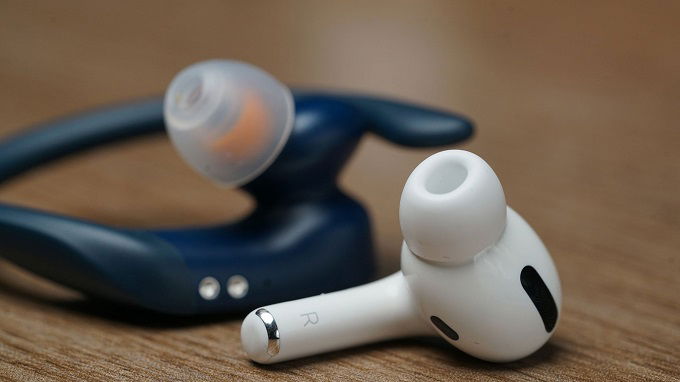 Airpods Pro và Powerbeats Pro đều có thiết kế in ear
