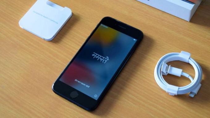 Có gì bên trong hộp đựng iPhone SE 2020