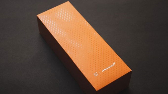 Cách đóng hộp của OnePlus 7T Pro McLaren