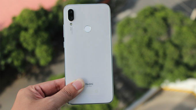 Redmi Note 7 Pro được trang bị cảm biến vân tay ở mặt sau khá tiện lợi, là điện thoại bền bỉ 