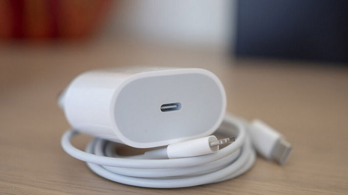 Bạn có thể mua phụ kiện sạc 007ưin đăng nhập cho iPhone 11