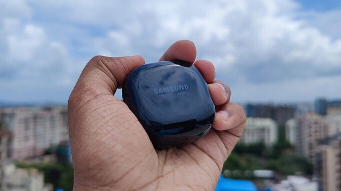 Mystic Blue của Galaxy Buds Live 