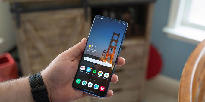 Galaxy S21 Plus chạy trên nền tảng One UI 3.0