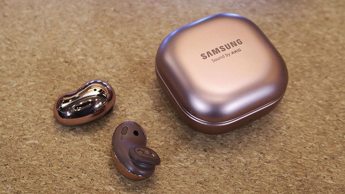 Galaxy Watch 3 với hộp sạc cho thời gian sử dụng tối đa đến 29 tiếng