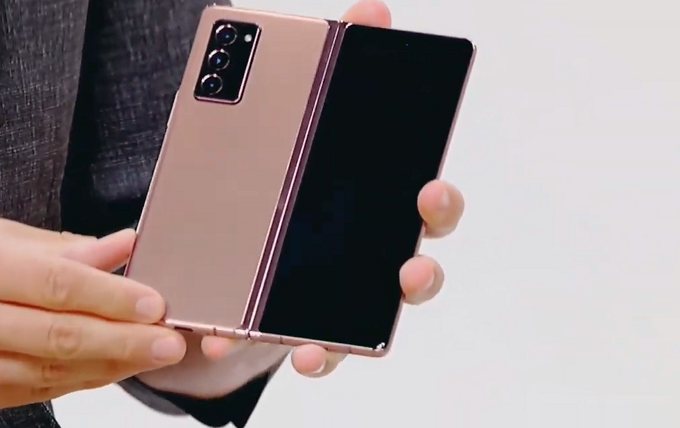 Cơ chế gập độc đáo và có thể gọi là chiếc smartphone gập tốt nhất thị trường hiện tại