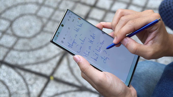 bút S-Pen trên Galaxy Note 10 còn có khả năng chuyển đổi chữ viết tay thành văn kỹ thuật số