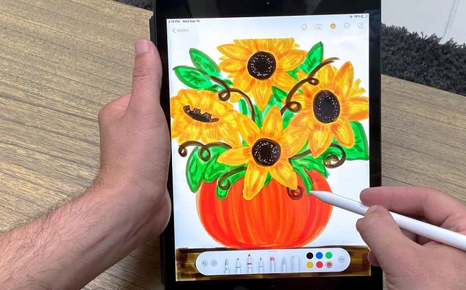 Apple Pencil và Smart Keyboard trên iPad Gen 8