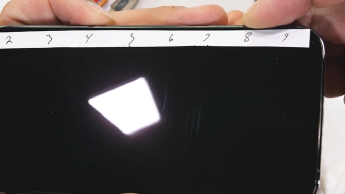  iPhone 12 Pro vẫn trầy ở mức 6 và trầy sâu hơn ở mức 7 