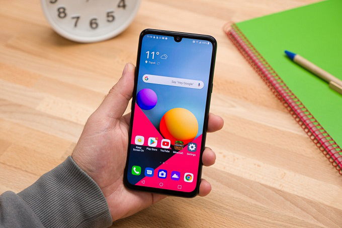 Notch giọt nước có camera selfie đơn của LG G8x
