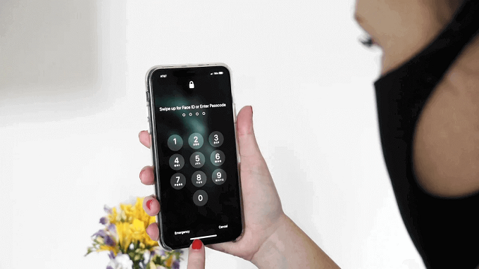 iPhone sẽ chuyển qua giao diện nhập mật khẩu khi người dùng đeo khẩu trang