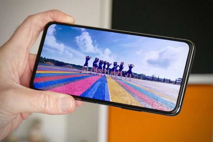Zenfone 7 Pro lại chỉ được trang bị tần số quét 90Hz
