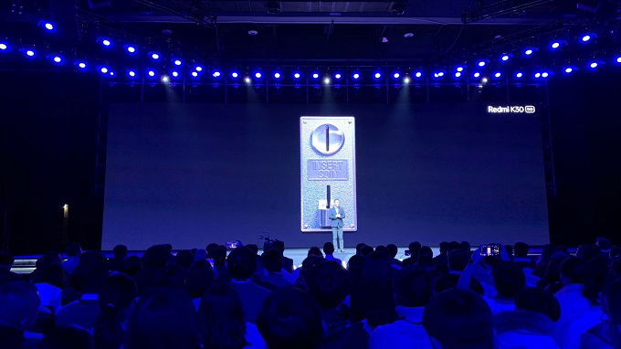 Xiaomi cũng thừa nhận cụm camera của Redmi K30 giống khe đút tiền