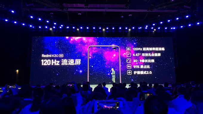 Màn hình đục lỗ như Galaxy S10 Plus