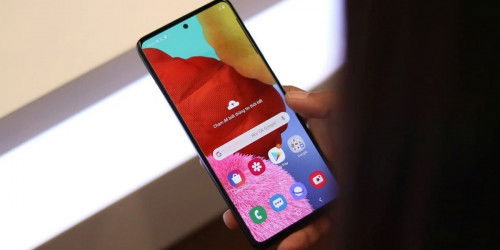 Galaxy A72 5G lộ diện hình ảnh ốp lưng thông qua bộ hình render mới