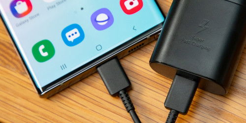 Thế hệ Galaxy Note 21 Ultra hoặc Galaxy Z Fold 3 có thể sẽ hỗ trợ củ sạc mới với công suất lên đến 65W