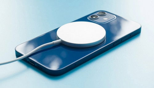 iPhone 12 mini có sạc không dây không? Sạc bao lâu thì đầy?