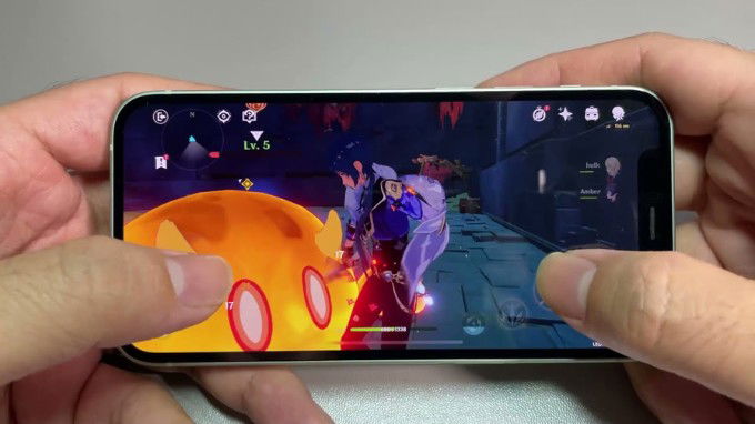 Chơi Genshin Impact trên iPhone 12 Mini