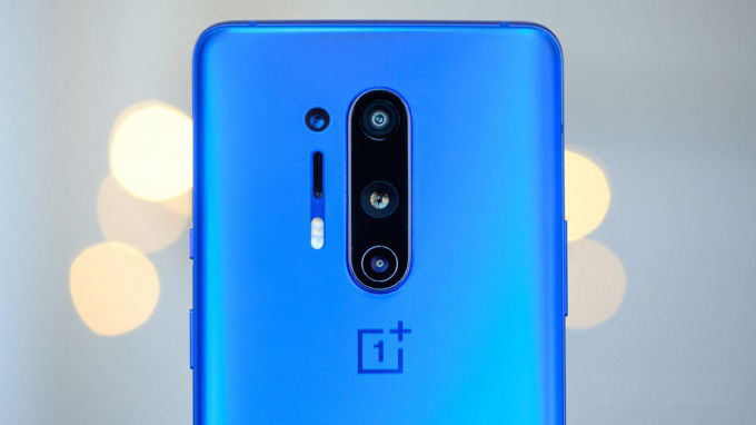 Cụm camera sau mang tính biểu tượng của OnePlus 8 Pro