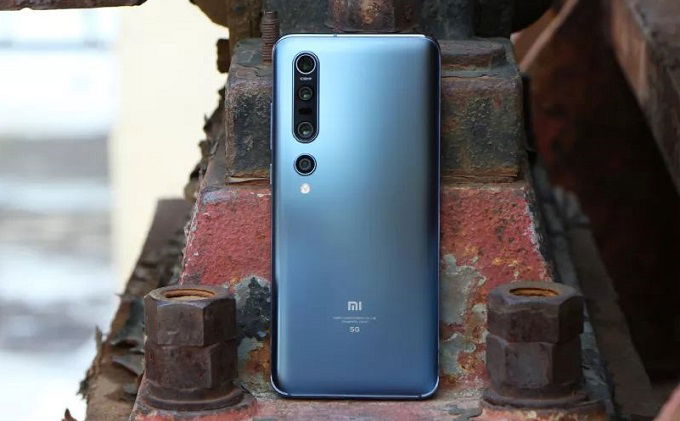 Xiaomi Mi 10 Pro đi kèm với thiết lập bốn camera sắp dọc phía sau với cảm biến chính 108MP