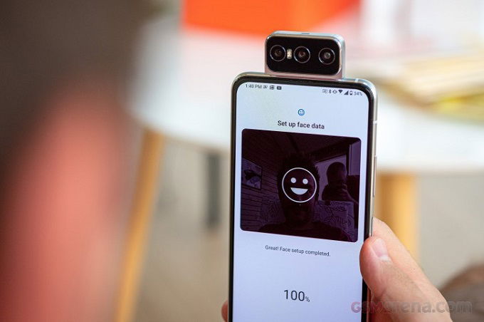 Camera lật đủ nhanh cho tính năng nhận diện khuôn mặt