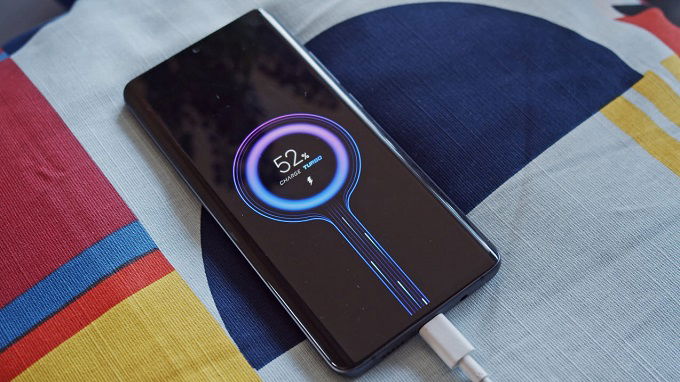 Cả 2 phiên bản đều có thỏi pin 007Win.com Số #1 Tặng 77K 5.260mAh