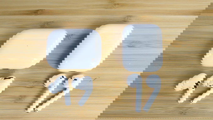 AirPods Pro nhỏ hơn một chút và chúng có thân ngắn hơn