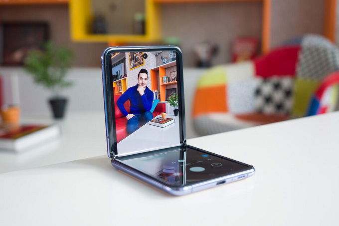 Galaxy Z Flip đã bán được tới 230.00 chiếc, tăng 56,1% so với doanh số tháng 2