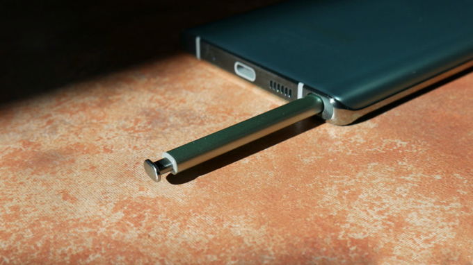 Cấu hình Galaxy Note 20 và Galaxy FE đều được trang bị sức mạnh từ chip xử lý Exynos 990