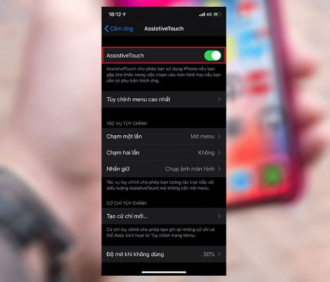 Chọn cảm ứng sau đó chọn AssistiveTouch và chuyển sang chế độ bật