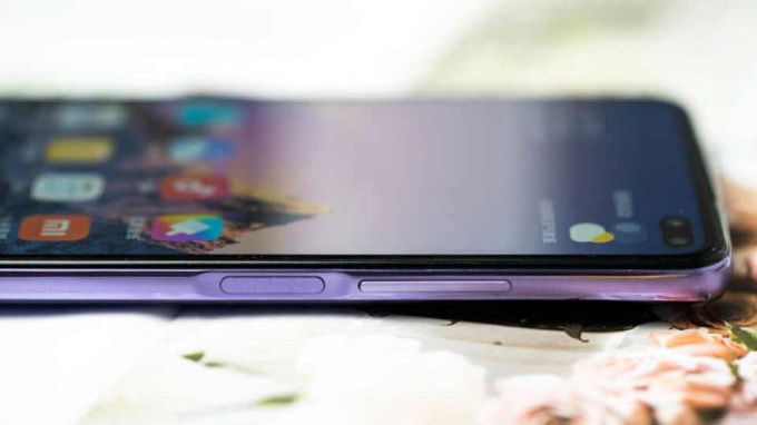 Cạnh bên Redmi K30 bo cong đẹp mắt