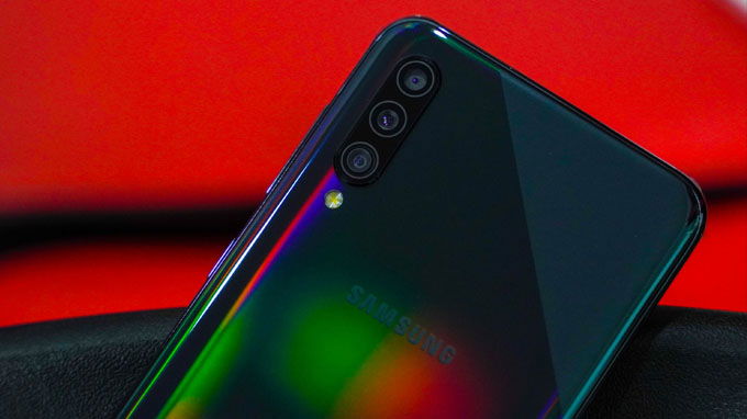 Camera Galaxy A50 được tích hợp 3 ống kính 
