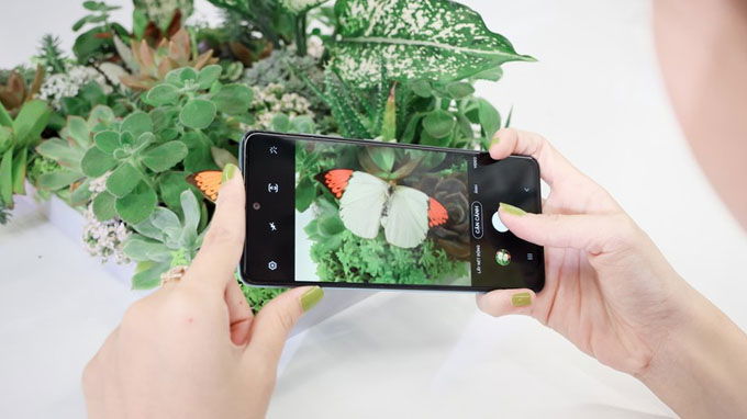 Galaxy A51 điện thoại tầm trung đầu tiên có 4 camera sau