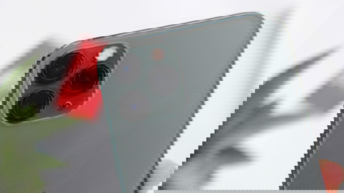 Cụm camera nổi bật và kỳ lạ của iPhone 11 Pro