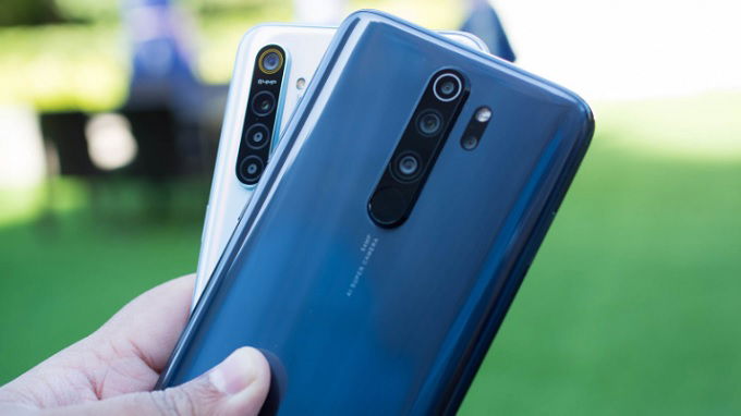 Cả 2 smartphone cùng có 4 cảm biến camera ở mặt sau