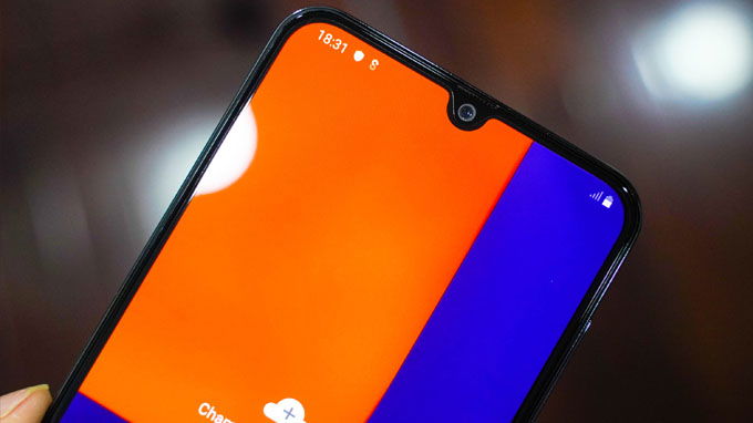 Camera selfie Galaxy A50s cũng được tăng thông số từ 25 MP lên đến 32MP.