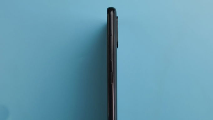 Cạnh phải Galaxy A21s tích hợp nút nguồn và nút tăng giảm âm lượng