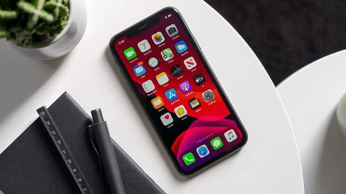 hãng trang bị con chip Apple A13 Bionic kết hợp với bộ nhớ RAM/ ROM lên đến 4GB/ 64GB.