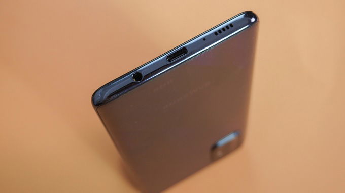 Galaxy A71 mang đầy đủ giắc cắm tai nghe